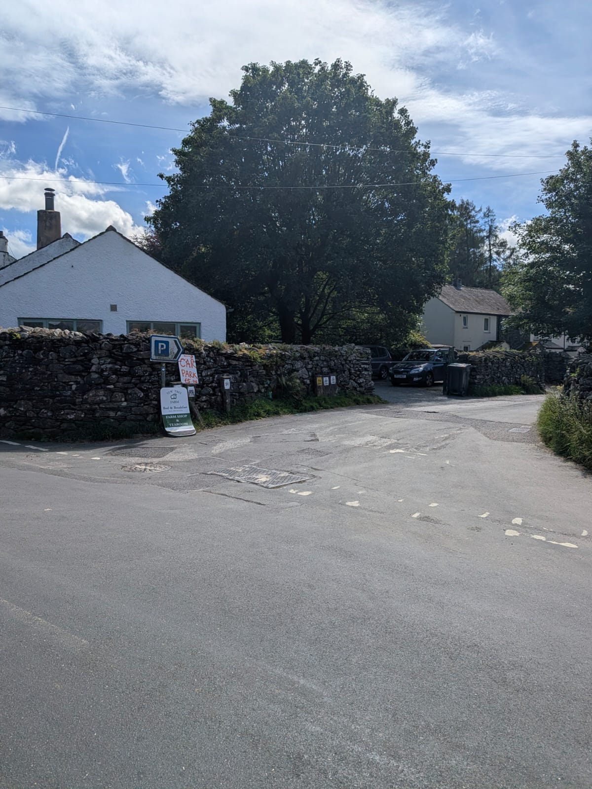 The right turn in Rosthwaite village, Borrowdale, by the white cottages — easily missed on the circular walk