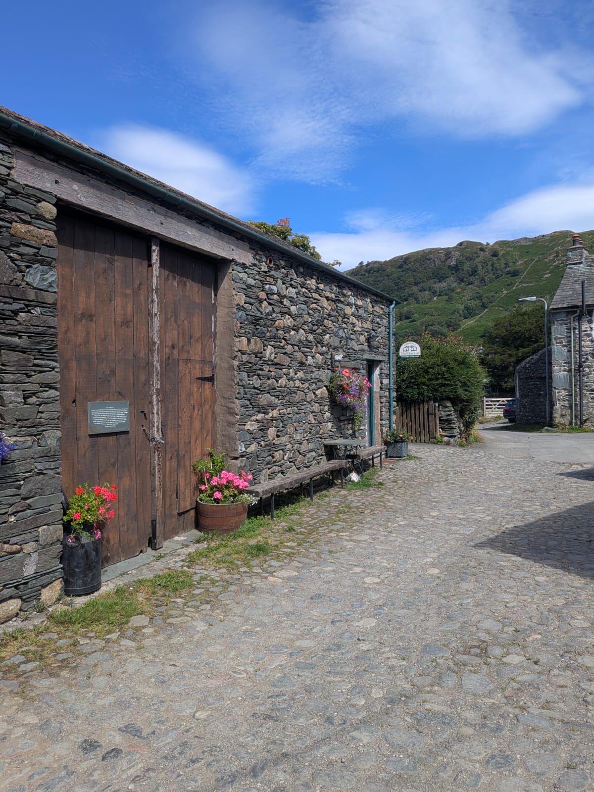 The cobbled lane at Rosthwaite past a slate barn to The Walkers Café, Borrowdale