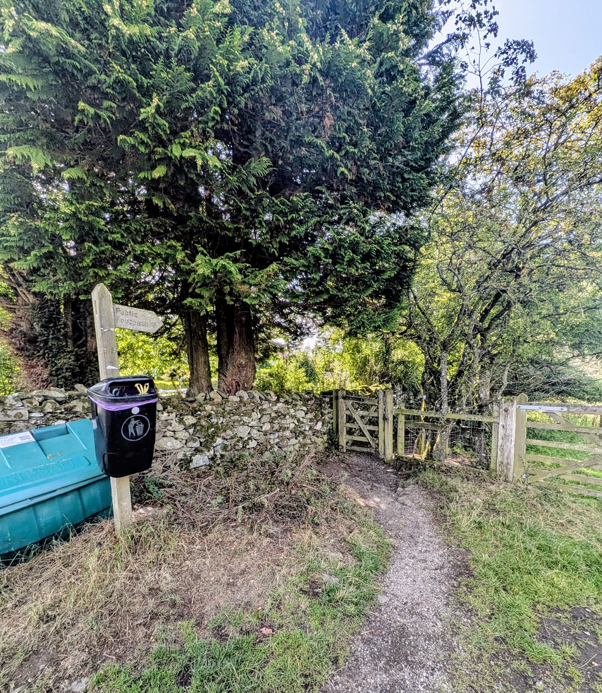 Public footpath gate at the start of the steep descent toward Keswick